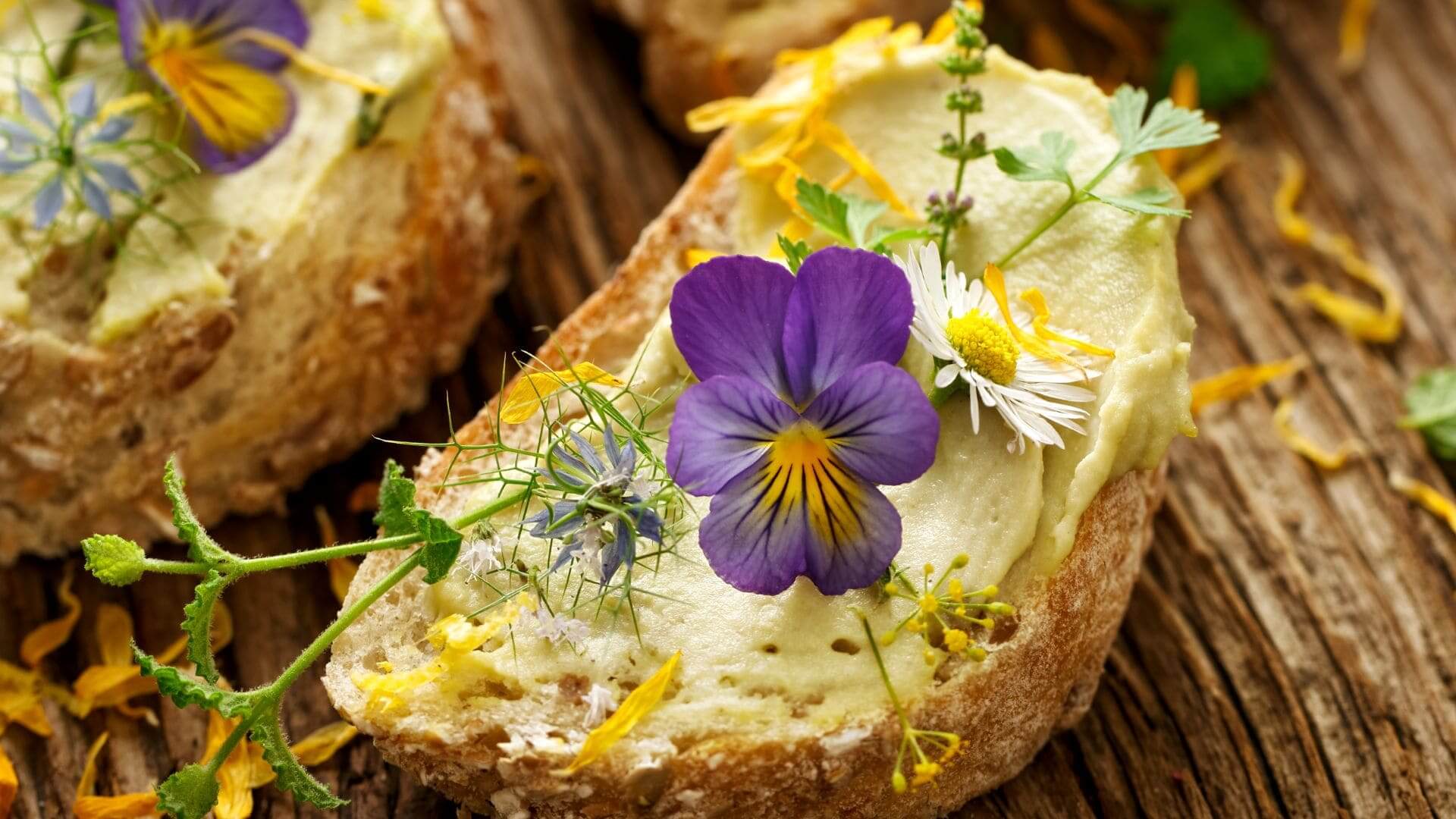 Tres recetas con flores comestibles: primavera en la mesa