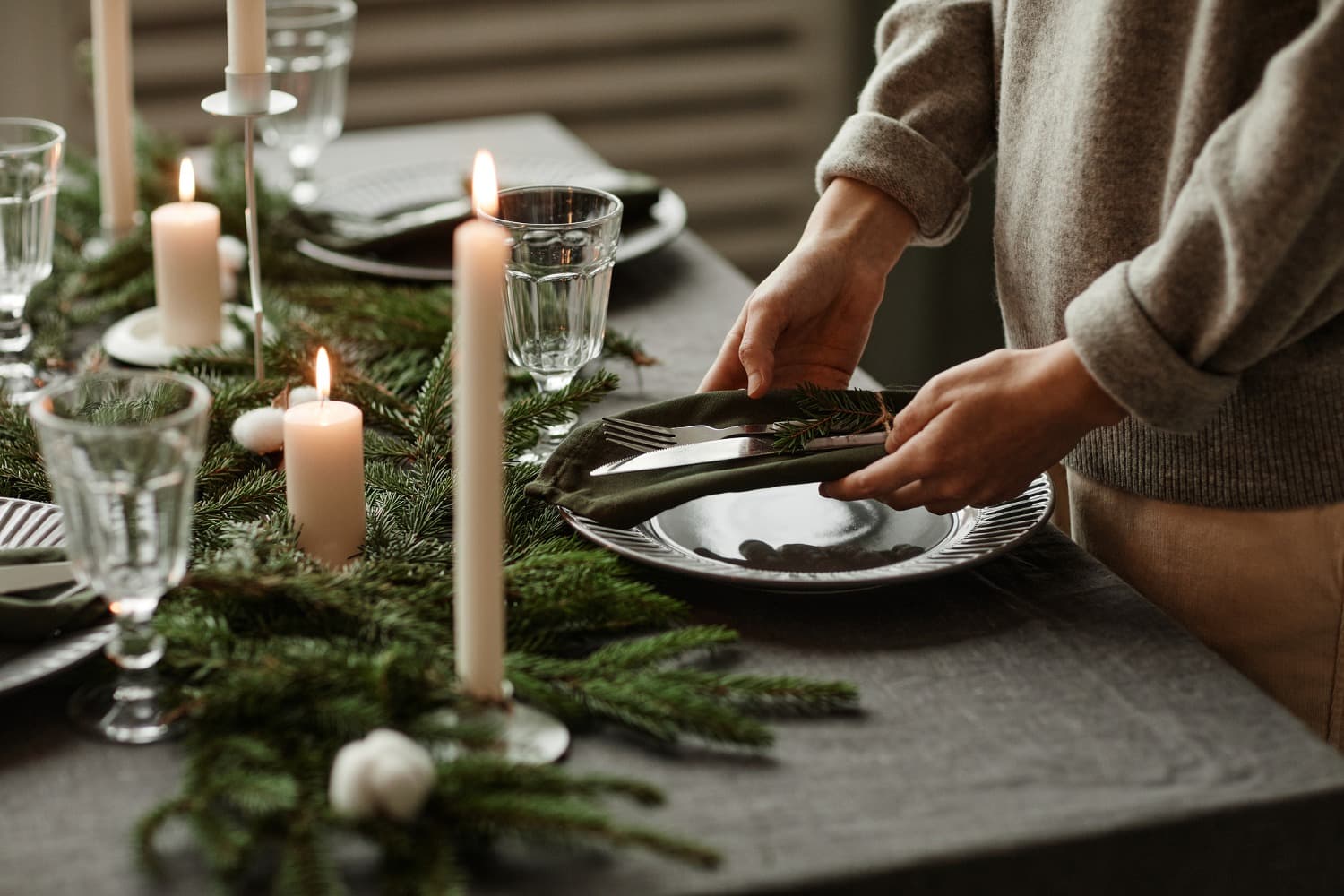 De la vajilla a los centros de mesa: esta Navidad, crea ambiente con mucho arte (palabra de interiorista)